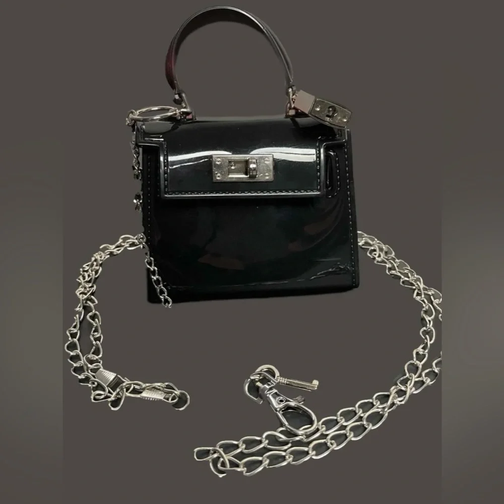 NWT Kendall & Kylie Black Mini Bag Sleek Design Lock Chain - Picture 7 of 8